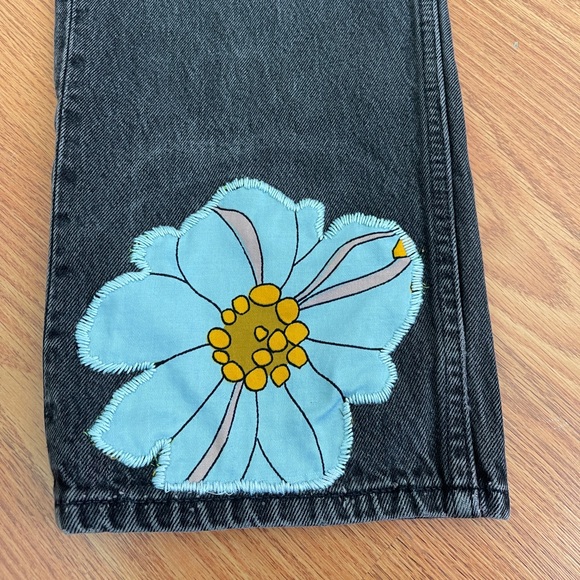 🍄SOLD🍄 Vintage Levi’s black jeans with floral patchwork size 36x32 - Picture 4 of 10